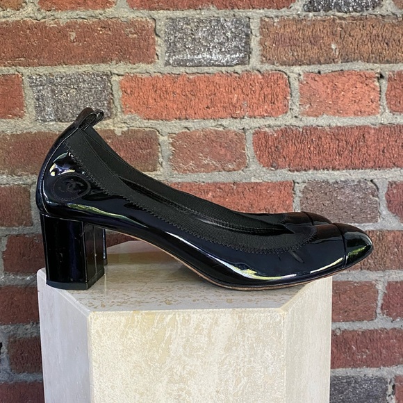 Chanel Black Patent Elastic Pumps - 38.5 - Picture 3 of 16